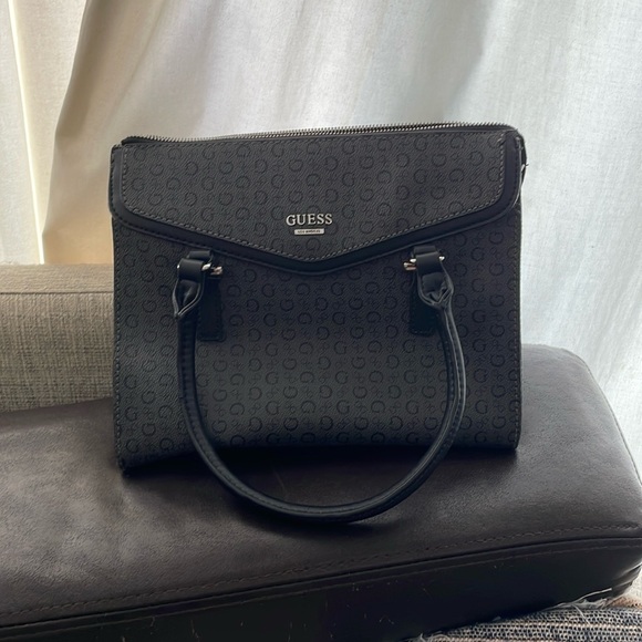Guess Purse - Picture 1 of 4